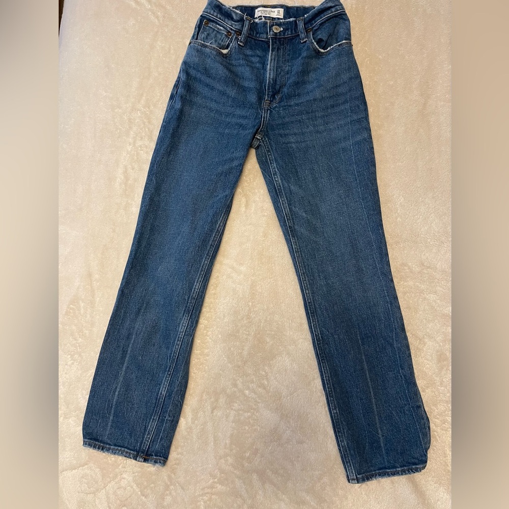 Abercrombie & Fitch Ultra High Rise 90s Straight Jeans Medium Wash Size 24 Short